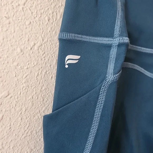 Fabletics Oasis High Waisted Twist 7/8 Leggings Midnight Wave Teal Activewear - Picture 3 of 12